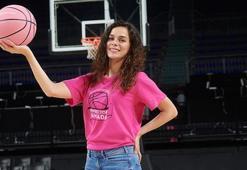 Pembe Top Özge Özpirinçci'ye emanet