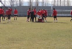 Elazığspor 20 futbolcuyla Şanlıurfa'ya gitti