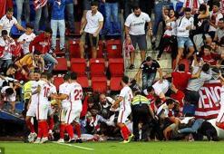 Sevilla maçında tribün çöktü, 8 kişi hastanelik oldu!