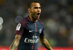 Dani Alves topuklu giydi