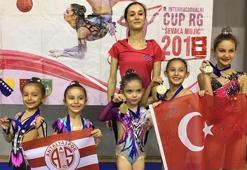 Antalyasporlu minik jimnastikçiler Saraybosna'dan madalyayla döndü