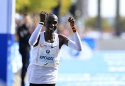 Eliud Kipchoge Berlin Maratonu'nda dünya rekoru kırdı