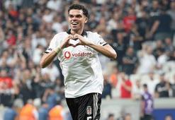 Beşiktaş taraftarından Pepe'ye pankart