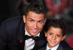Cristiano Ronaldo gol atamıyor, oğlu şov yapıyor!
