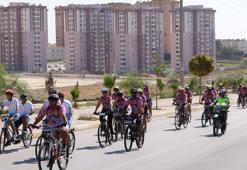 Bisiklet tutkunları 'pedalda engel yok' sloganı ile 450 kilometre pedal çevirecek