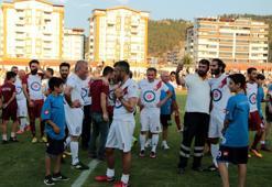 Eski milli futbolcular, Tokat'ta gösteri maçı yaptı