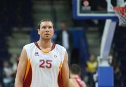 Darius Songaila, San Antonio Spurs'te göreve başladı