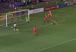 İlk maçına çıkan Usain Bolt'un kaçırdığı gol!
