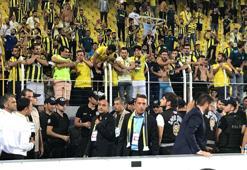 Ali Koç'tan taraftarlara jest