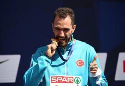 Ramil Guliyev altın madalyasını aldı