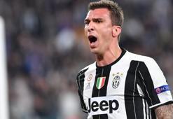 Beşiktaşlı taraftarlar Mandzukic'in profiline akın etti!