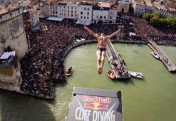 Red Bull Cliff Diving'in onuncu etabı, İsviçre'nin Sisikon kentinde gerçekleşti
