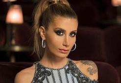 İrem Derici öğrenci kimliğini tişörtüne bastırdı