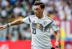 Almanyalı Türkler Mesut Özil'e destek çıktı