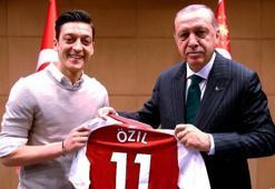 Ayşe Arman'dan Mesut Özil'e destek yazısı