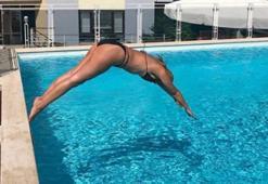 Seda Akgül'den havuzda bikinili paylaşım