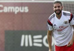 Adel Taarabt Benfica'dan ayrılmak istiyor
