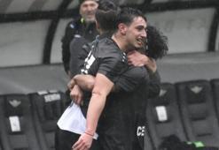 Akhisarspor 19 yaşındaki Enes'le hayat buldu