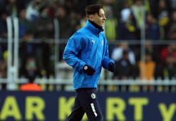 Mesut Özil, Fenerbahçe-Trabzonspor maçına yedek başladı