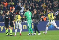 Sahaya girdi, Zorbay Küçük'e saldırmak istedi! Fenerbahçe-Trabzonspor maçında büyük olay!