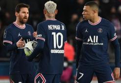 PSG taraftarları, Neymar ve Messi'yi yuhaladı!