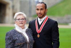 Lewis Hamilton, soyadını değiştiriyor