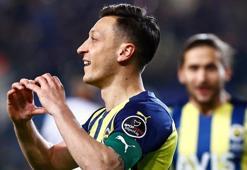 Kadro dışı bırakılan Mesut Özil'den Fenerbahçe paylaşımı