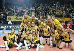 Lider VakıfBank normal sezonu galibiyetle kapattı