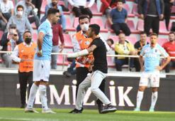 Trabzonspor haberi... Sahaya girip, Bakasetas'ın üzerine yürüyen taraftarın yargılanmasına başlandı