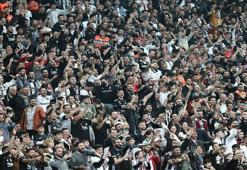 Beşiktaş - Alanyaspor maçında tribünlerden yansıyanlar