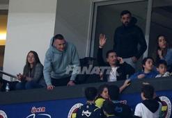 Fenerbahçeli futbolculardan basketbol takımına destek