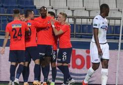 Kasımpaşa - Denizlispor maçında ev sahibinin 2. golü sonrası ortalık karıştı