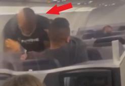 Mike Tyson uçakta çılgına döndü! Hayranını yumrukladı!
