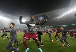 Maçın bitiş düdüğüyle Trabzonspor'da büyük sevinç