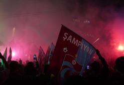 Trabzonspor'un şampiyonluğu Türkiye'nin dört bir yanında coşkuyla kutlandı