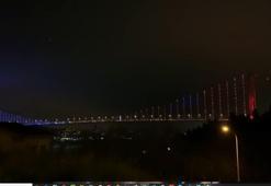İstanbul'da köprüler Bordo-maviye büründü!