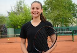 Özge Yüksel, 4 yaşından beri korttan çıkmıyor