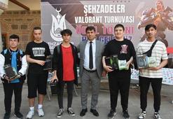 E Spor Åehzadeler Volarant Turnuvası Åampiyonları ödüllerini aldı