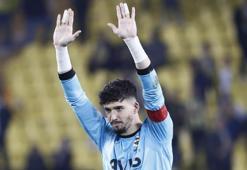 Altay Bayındır göz dolduruyor