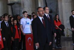 Bakan Kasapoğlu Anıtkabir'i ziyaret etti