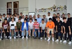 Denizlispor'un gençleri mutluluklarını Başkan Uz ile paylaştı