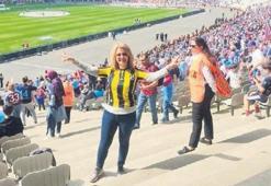 Trabzonspor maçını Fenerbahçe formasıyla izledi!