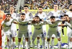 Tarsus İdman Yurdu meşalelerle karşılandı