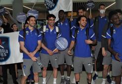 Final-Four için Sırbistan'a giden Anadolu Efes'e coşkulu uğurlama