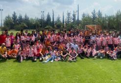 Adanaspor, bayramı gençlerle kutladı