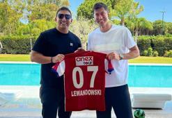 Tatil için Türkiye'yi seçen Lewandowski'ye Antalyaspor forması