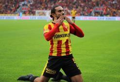 Göztepe'de Halil'e üçlü kıskaç