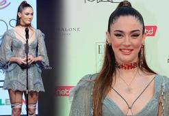 Zehra Güneş ödül törenindeki tarzıyla dikkat çekti!