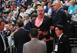 Fenerbahçe'de 2 üye ihraç edildi