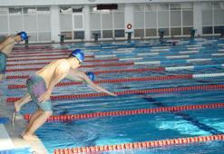Otizmli Enes Koçak'ın hayatı, yüzme sporu sayesinde değişti